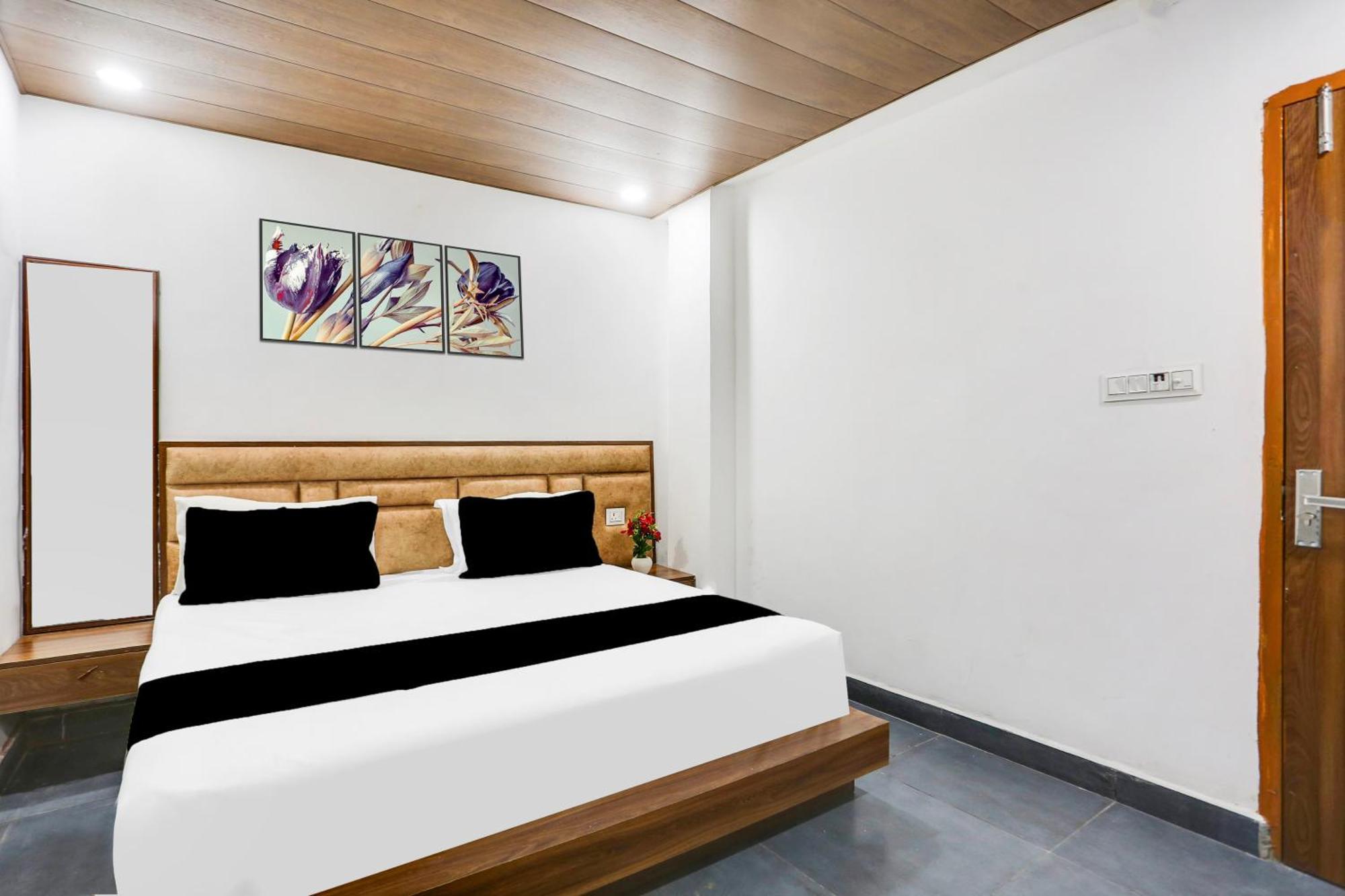 O The Signature Hotel *
