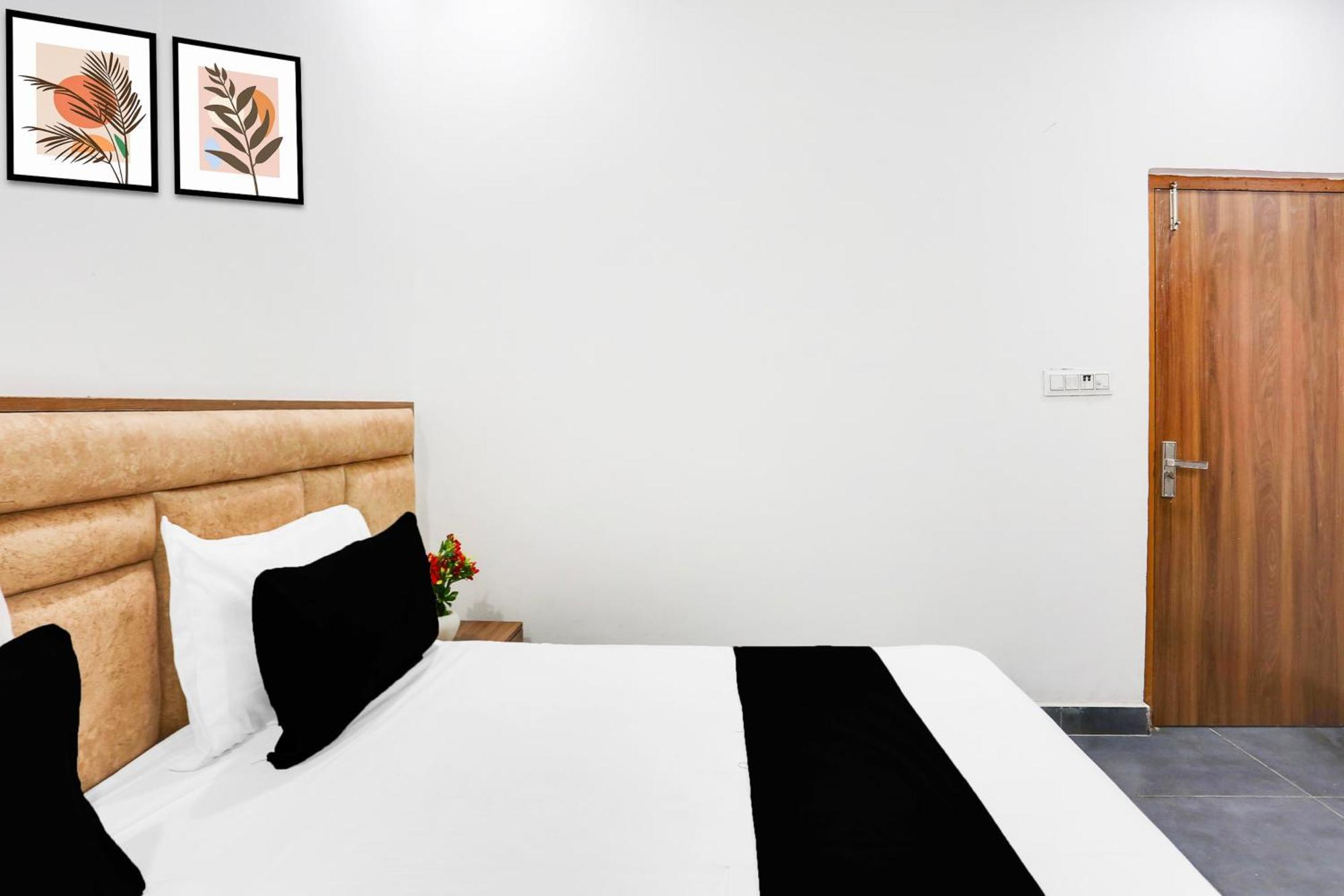 O The Signature Hotel *