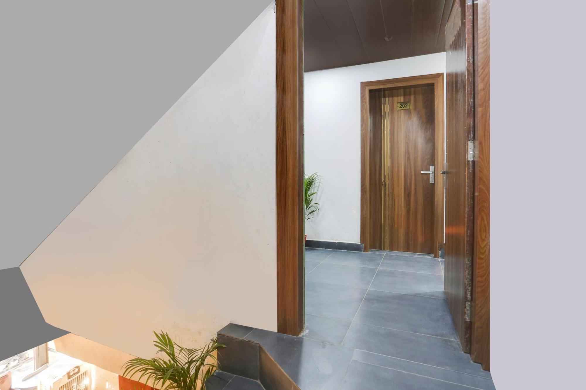 O The Signature Hotel New Delhi
