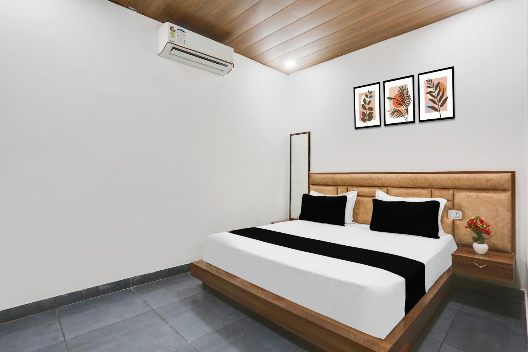 O The Signature New Delhi
