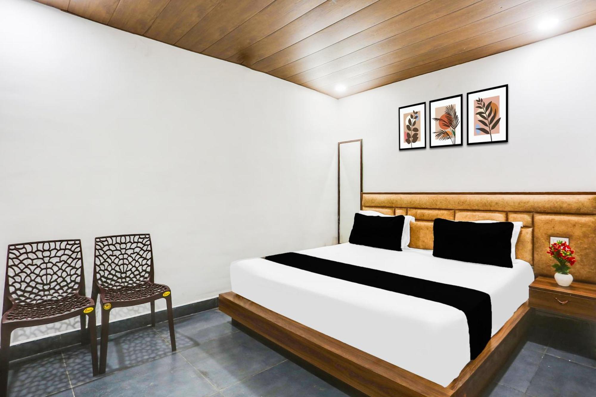 O The Signature Hotel New Delhi