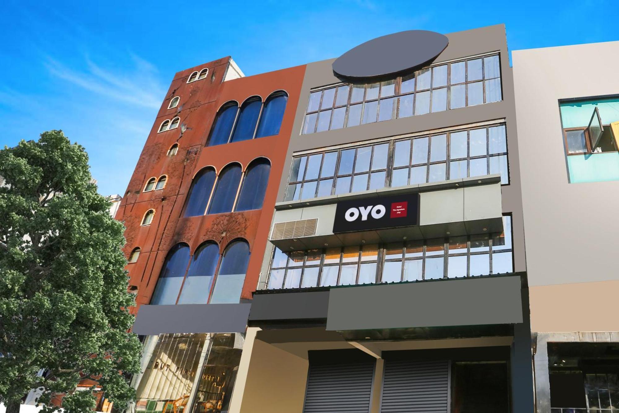 O The Signature Hotel *