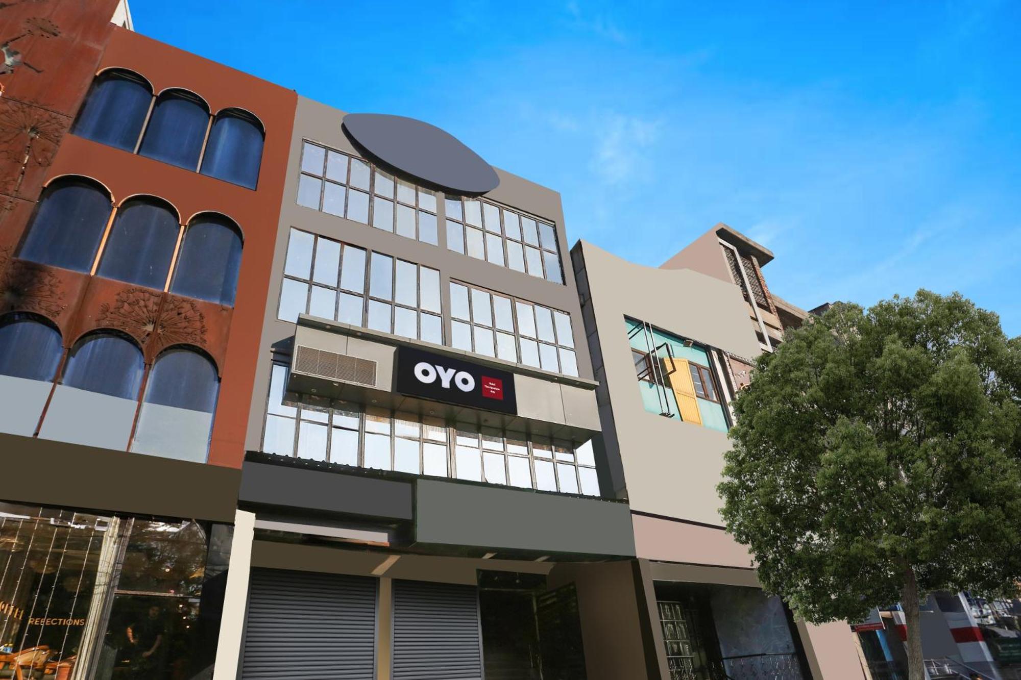 O The Signature Hotel *