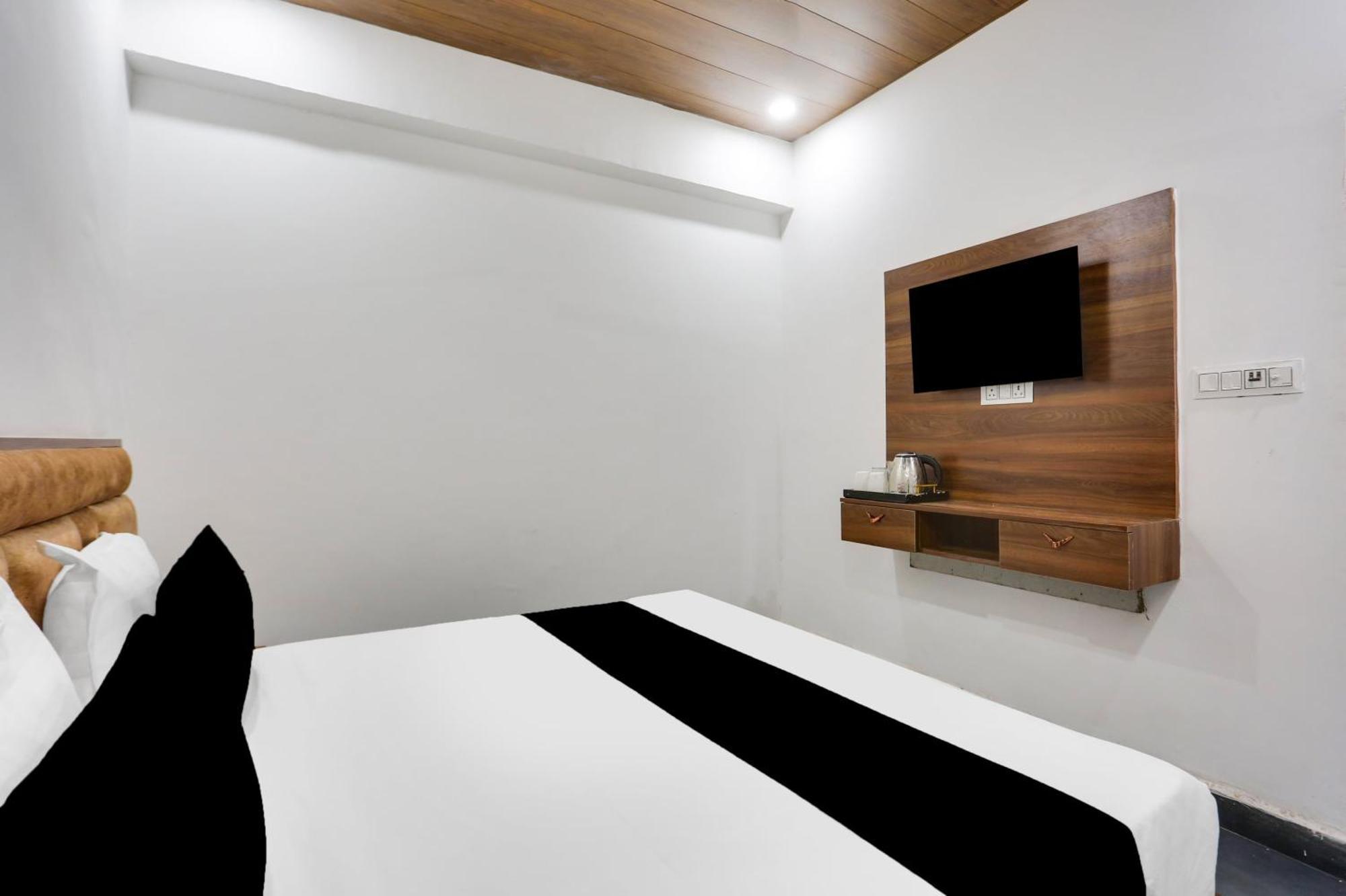 Hotel O The Signature New Delhi