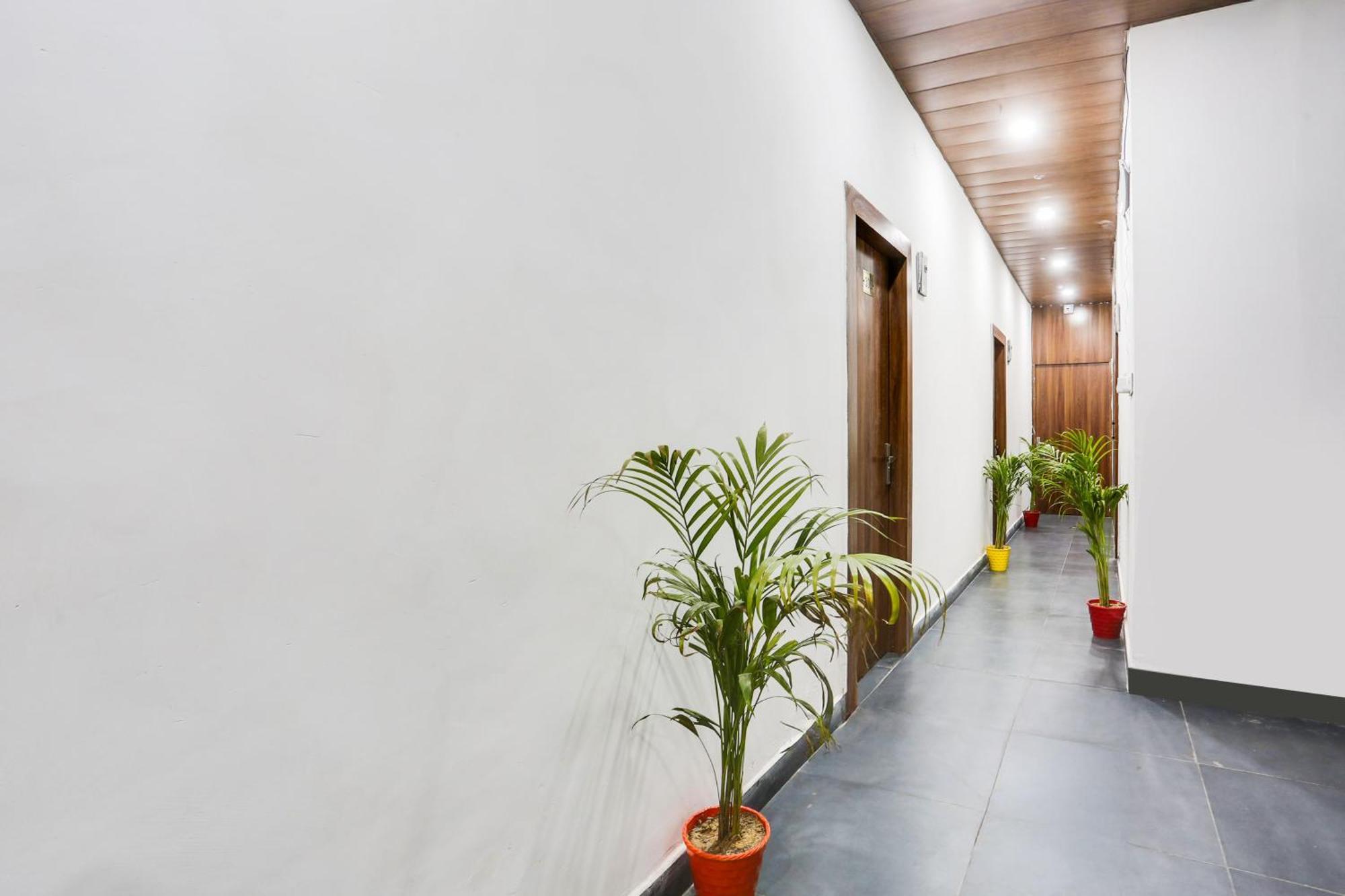 O The Signature Hotel New Delhi