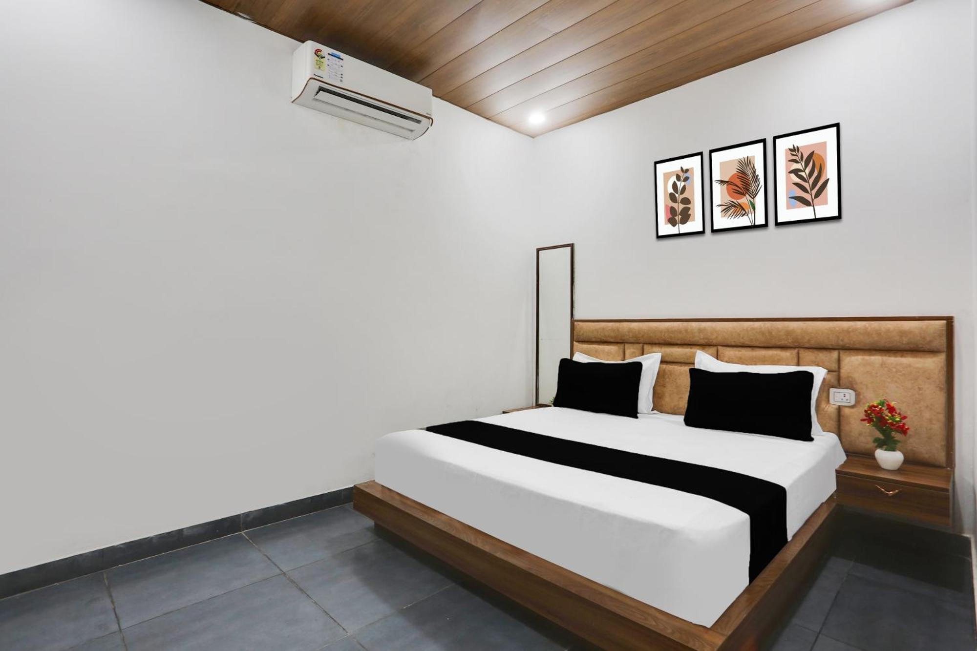 O The Signature New Delhi